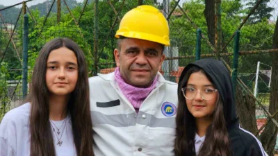Zonguldak’ta yer altındaki mesailerini tamamlayan maden işçileri, iş elbiseleri ve