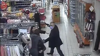 Kocaeli’nin Derince ilçesinde oğlunun trafik kazasında ölümünden sorumlu tuttuğu komşusunu