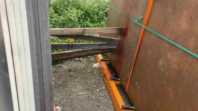 Zonguldak’ın Karadeniz Ereğli ilçesinde mermer blokların arasında kalan işçi ağır