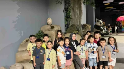 Düzce Belediyesi tarafından Bilim Merkezi’nde düzenlenen Işıklı Masal ve Keşif