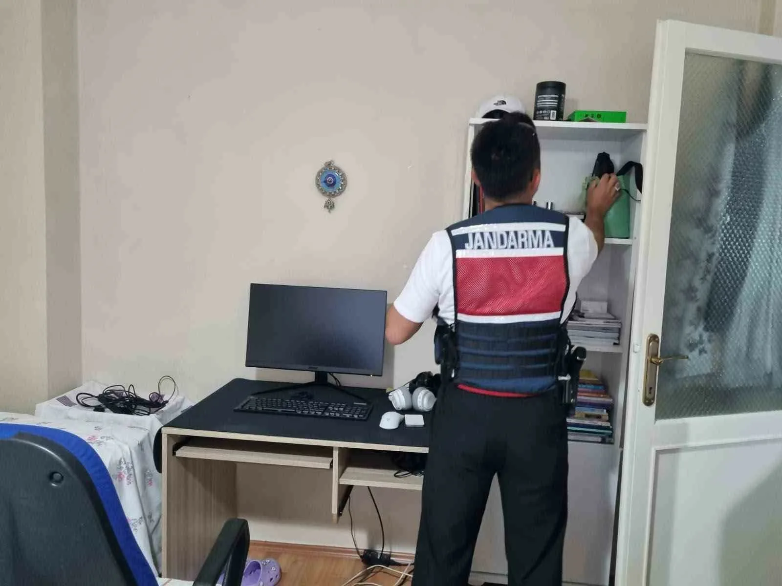 Milli İstihbarat Teşkilatı, çok sayıda vatandaşı etkileyen kredi kartı şebekesini