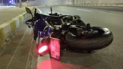 Karabük’te motosikletin aydınlatma direğine çarpması sonucu Ürdün uyruklu 2 kişi