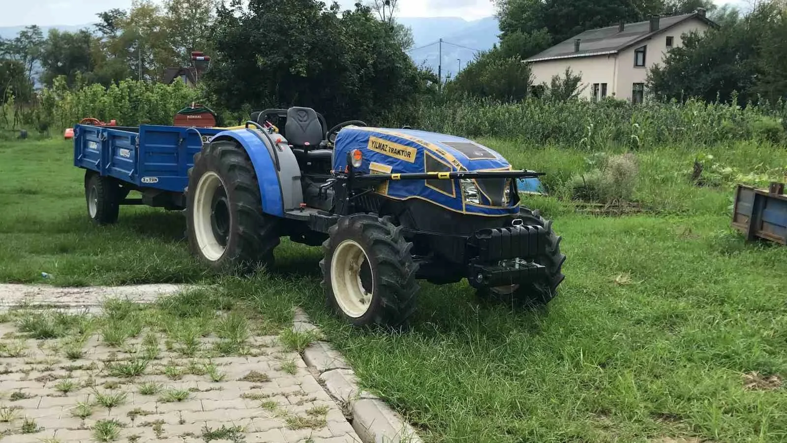 Kocaeli’nin Kartepe ilçesinde traktör kasasında oynarken başına isabet eden yorgun