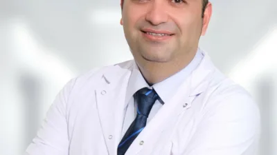 Omuz ağrılarının günlük yaşam kalitesini ciddi şekilde düşürebildiğini belirten Ortopedi