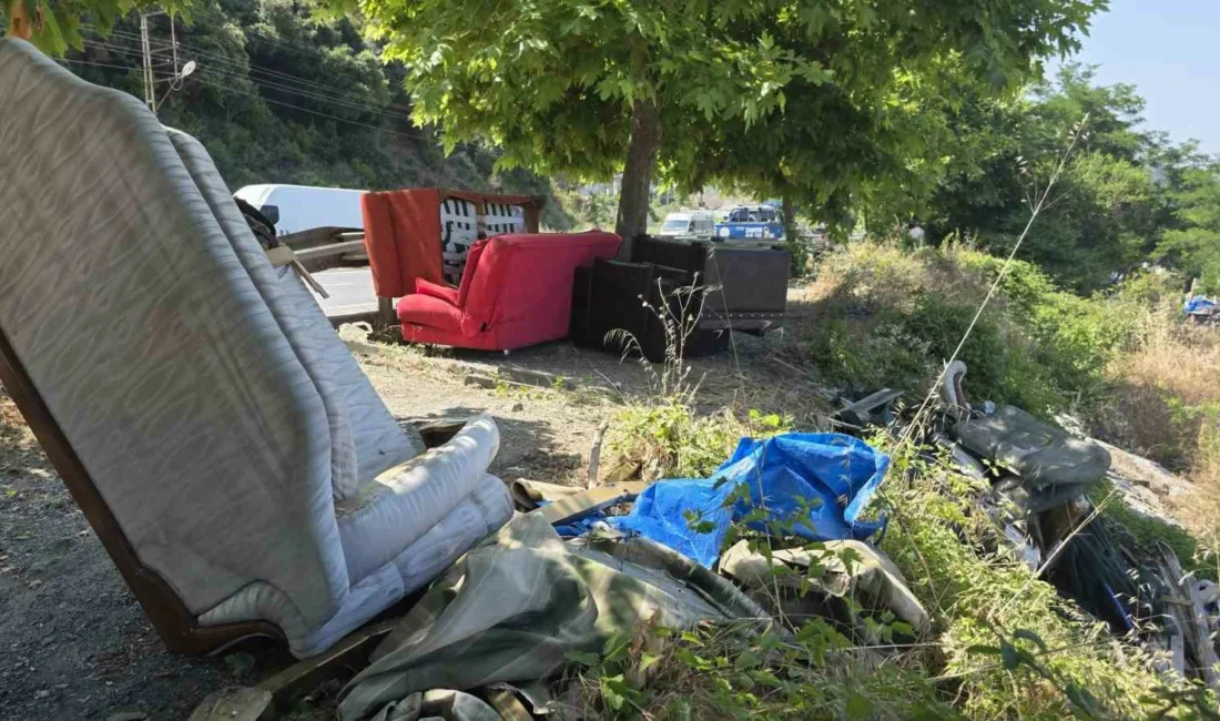 Zonguldak’ın Karadeniz Ereğli ilçesinde sahil bandında kurulan çadır ve barakalar,