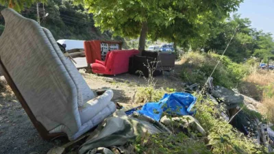 Zonguldak’ın Karadeniz Ereğli ilçesinde sahil bandında kurulan çadır ve barakalar,