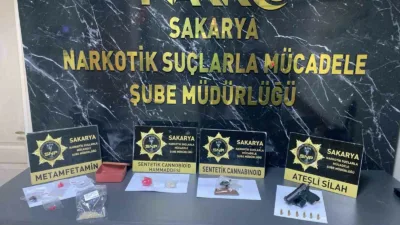 Sakarya’nın Adapazarı ilçesinde polisten kaçmaya çalışan zanlı, girdiği bir iş