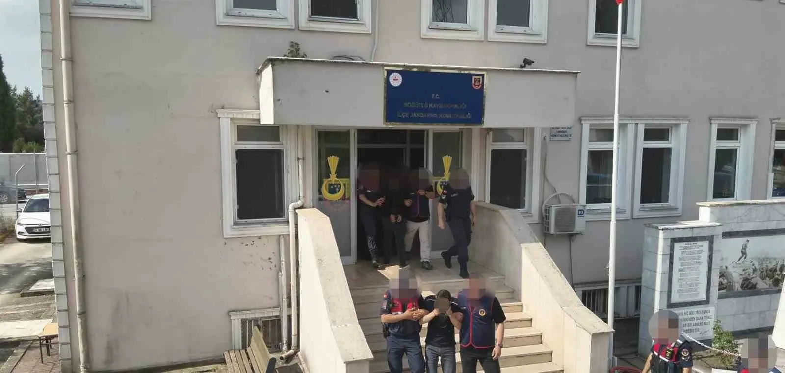 Sakarya merkezli 4 ilde jandarma ekiplerince düzenlenen eş zamanlı operasyonda,