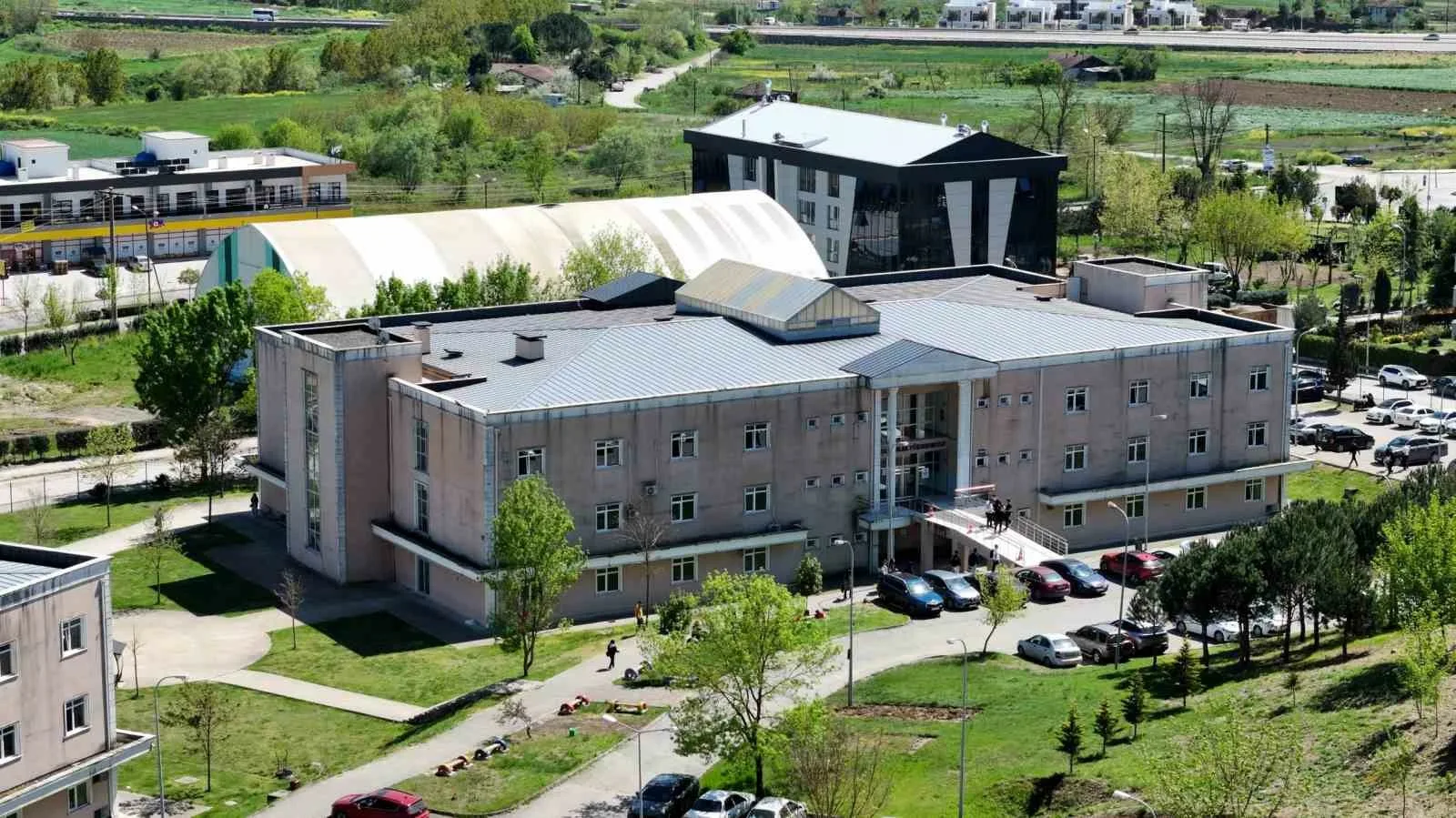 Sakarya Uygulamalı Bilimler Üniversitesi’nin birimlerinden olan Meslek Yüksek Okulu’nun 50.