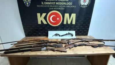 Sakarya’nın Adapazarı ilçesinde bir iş yerine düzenlenen silah kaçakçılığı operasyonunda