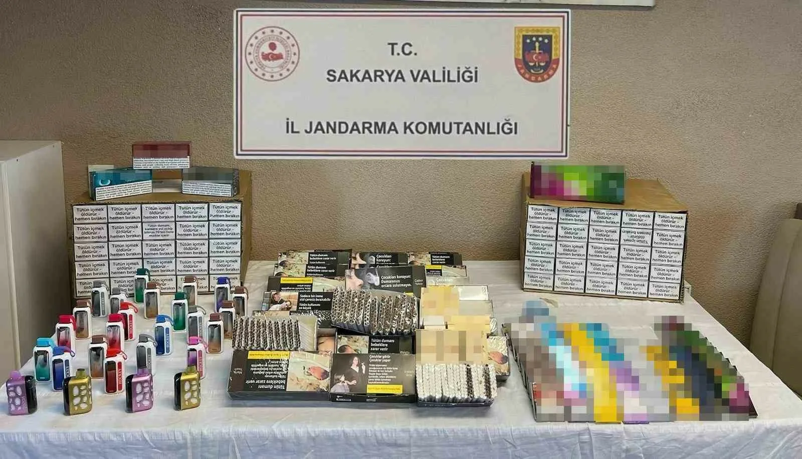 Sakarya’da jandarma ekiplerince kaçakçılık suçlarıyla mücadele kapsamında 3 ilçede düzenlenen