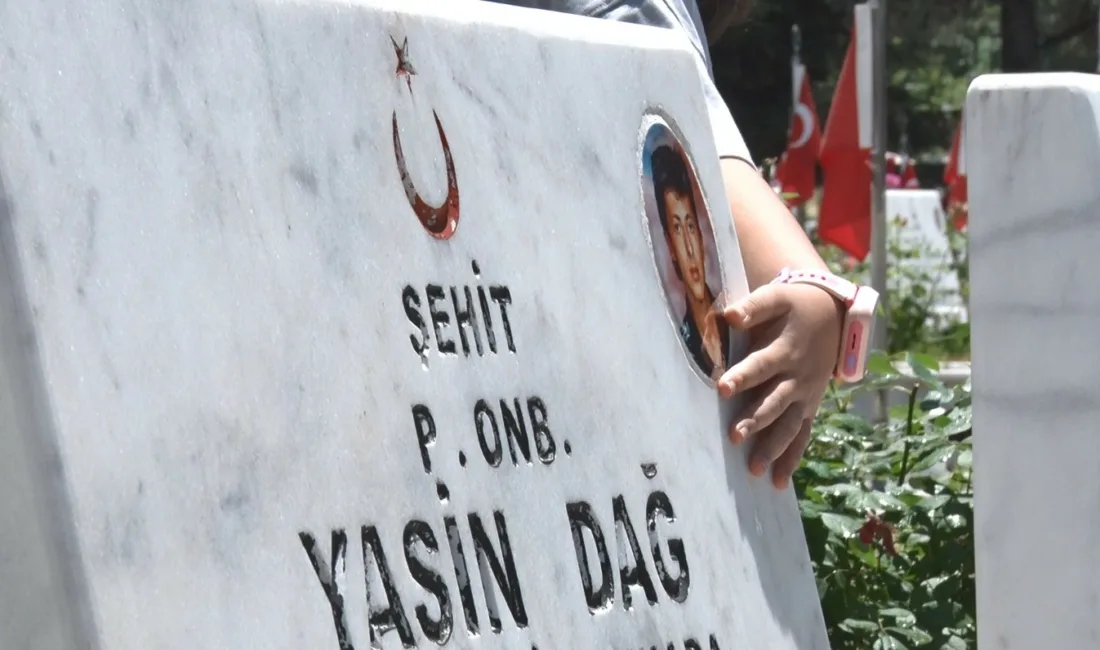 Toprağa verdikleri yakınlarını ziyarete gelen şehit aileleri, bu Babalar Günü’nü