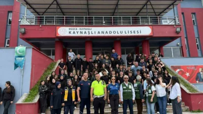 DÜZCE (İHA) – Kaynaşlı Anadolu Lisesi’nde düzenlenen etkinlikte, sigara ve