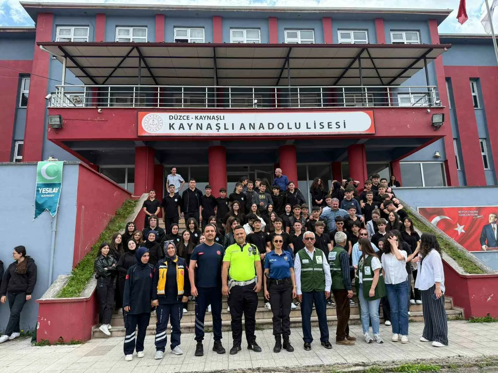 DÜZCE (İHA) – Kaynaşlı Anadolu Lisesi’nde düzenlenen etkinlikte, sigara ve