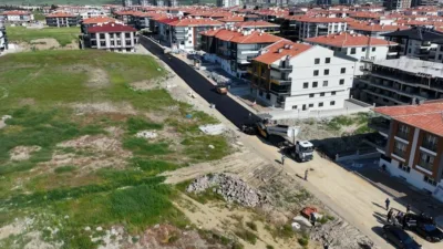 Sincan Belediyesi, ilçe genelinde sürdürdüğü asfalt seferberliği kapsamında çalışmalarına ara
