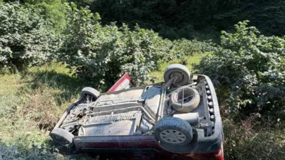 Zonguldak’ın Alaplı ilçesinde meydana gelen trafik kazasında, kontrolden çıkan otomobil