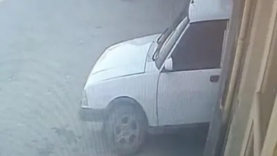 Kastamonu’nun İnebolu ilçesinde tamir etmek için altına girdiği otomobilin altında