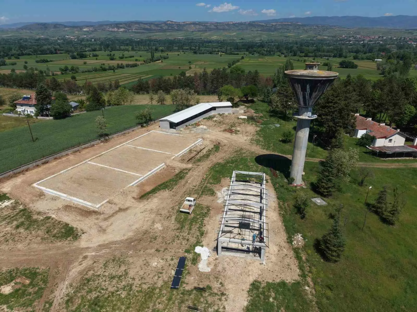 Kastamonu’nun Taşköprü ilçesinde inşa çalışmalarına devam edilen Atlı Turizm Merkezi’nde
