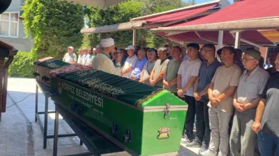Kocaeli’den tatil için gittikleri Sakarya’da trafik kazasında hayatını kaybeden anne