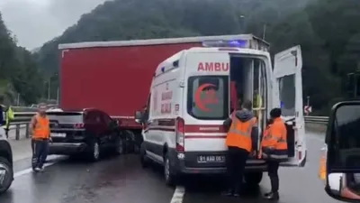 TEM Otoyolu’nun Bolu Dağı geçişinde seyir halindeki tırdan ayrılarak orta