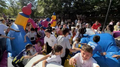 Kastamonu’nun Tosya ilçesinde karnelerini alan çocuklar düzenlenen karne şenliğinde doyasıya