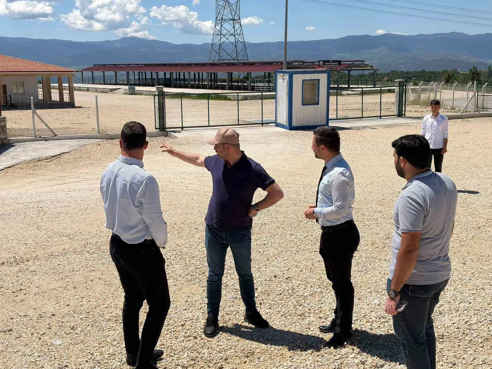 Tosya Belediye Başkanı Volkan Kavakligil, çevre yolu projesi kapsamında sahada