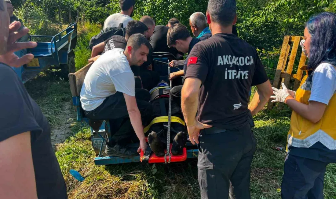 Düzce’nin Akçakoca ilçesinde traktörün devrilmesi sonucu meydana gelen trafik kazasında