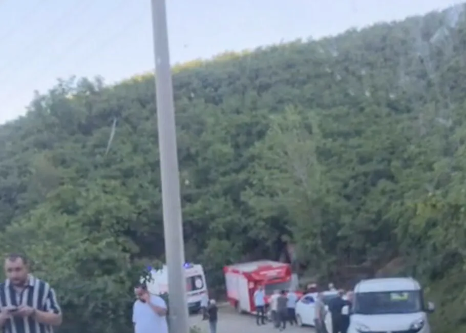 Sakarya’nın Kocaali ilçesinde kontrolden çıkan traktöre bağlı holder (ilaçlama motoru)