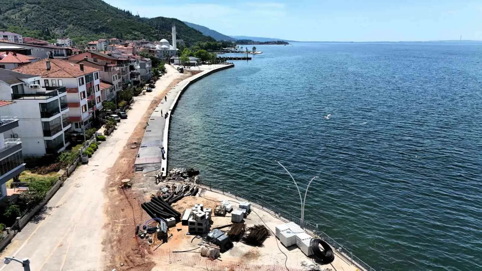 Kocaeli’de olumsuz hava şartlarında deniz taşkınlarına sahne olan Gölcük Ulaşlı