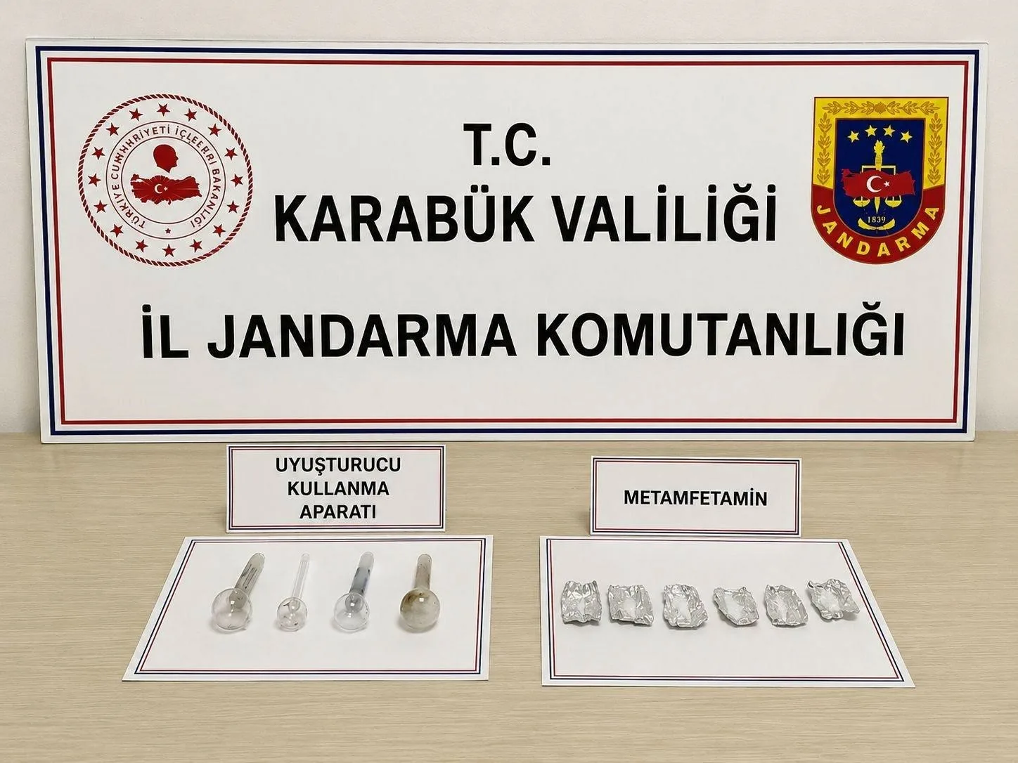 Karabük’te jandarma ekiplerince düzenlenen uyuşturucu operasyonlarında sentetik hap ve metamfetamin