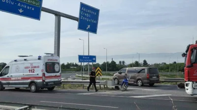DÜZCE(İHA) – Düzce’de motosikleti ile seyir halinde olan yaşlı sürücü,