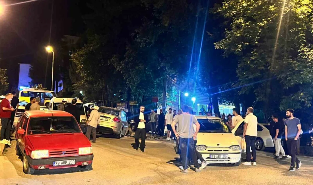 Karabük’te 5 aracın karıştığı ve 2 kişinin yaralandığı zincirleme trafik