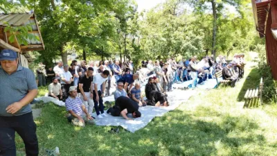 Bolu’da yardım etmek amacıyla arızalanan ATV’yi emniyet şeridinde tamir etmeye