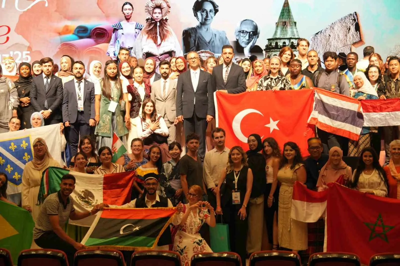 Yunus Emre Enstitüsü (YEE), yazın kültür, sanat ve eğitim alanlarında