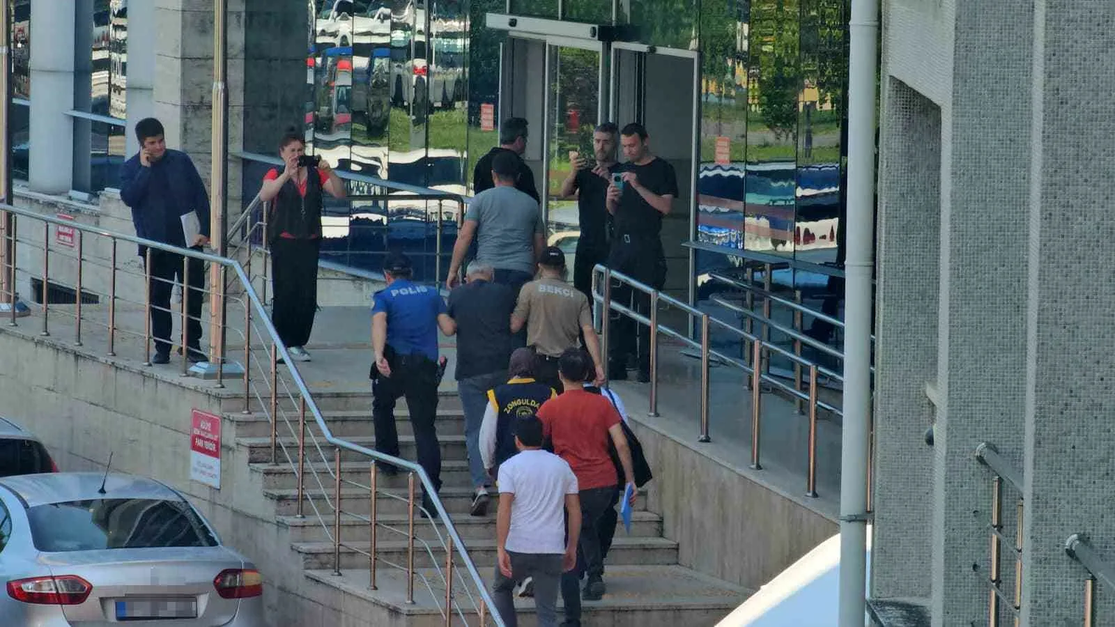 Zonguldak’ta bir kişiyi evlilik ve yüksek kazanç vaadiyle 10 milyon