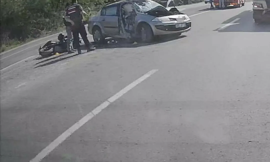 Zonguldak-Ankara kara yolunda akaryakıt istasyonuna dönüş yapmak isteyen otomobille çarpışan