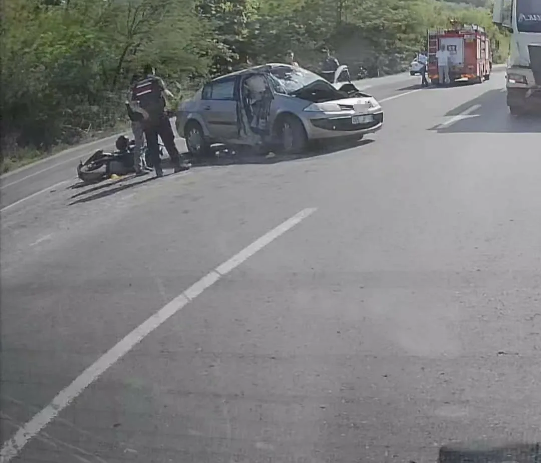 Zonguldak-Ankara kara yolunda akaryakıt istasyonuna dönüş yapmak isteyen otomobille çarpışan