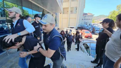 Zonguldak’ta polis ekiplerince yasa dışı sol terör örgütlerine yönelik düzenlenen
