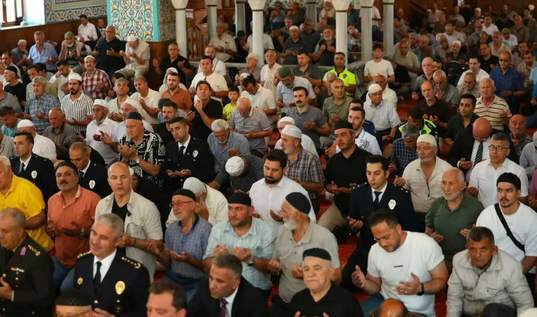 i şerif programı düzenlendi. Düzce Merkez Büyük Camii’nde 15 Temmuz
