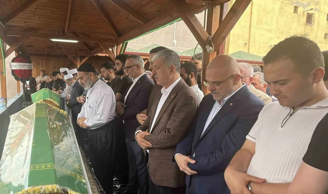 Kocaeli’de tıra arakadan çarpan otomobilde hayatını kaybeden baba ile oğul