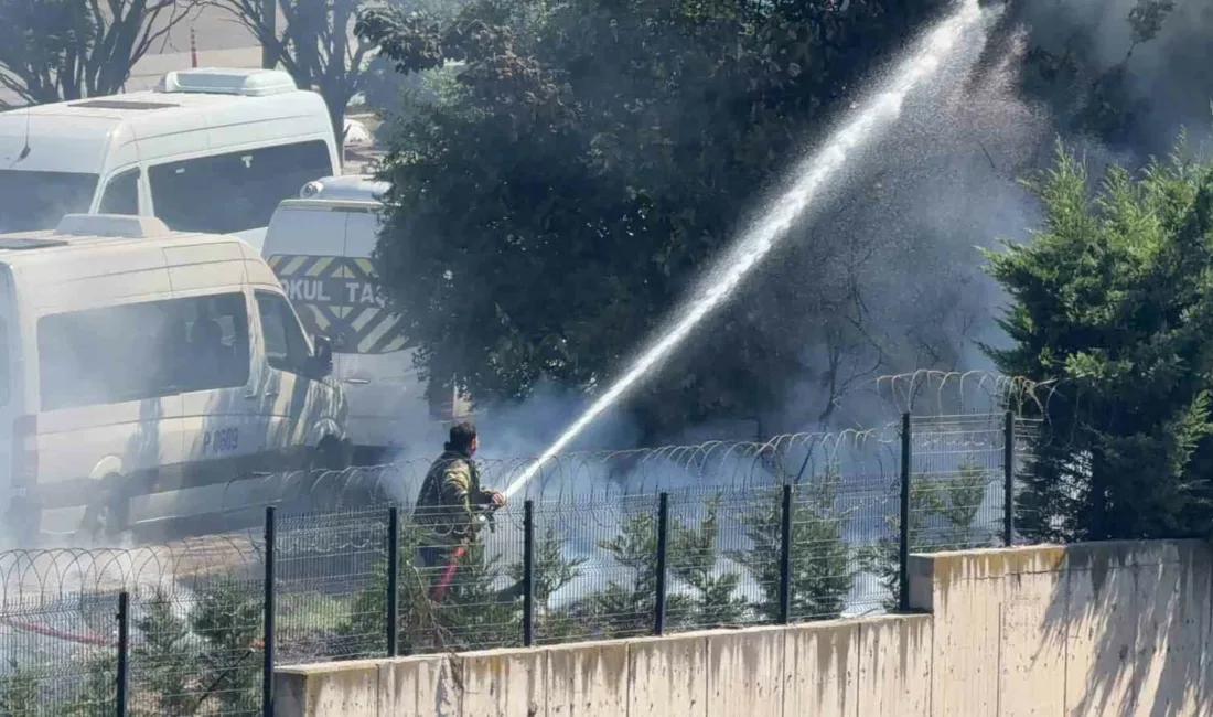 Kocaeli’nin Gebze ilçesinde ağaçlık alanda çıkan yangın, itfaiye ekiplerinin zamanında