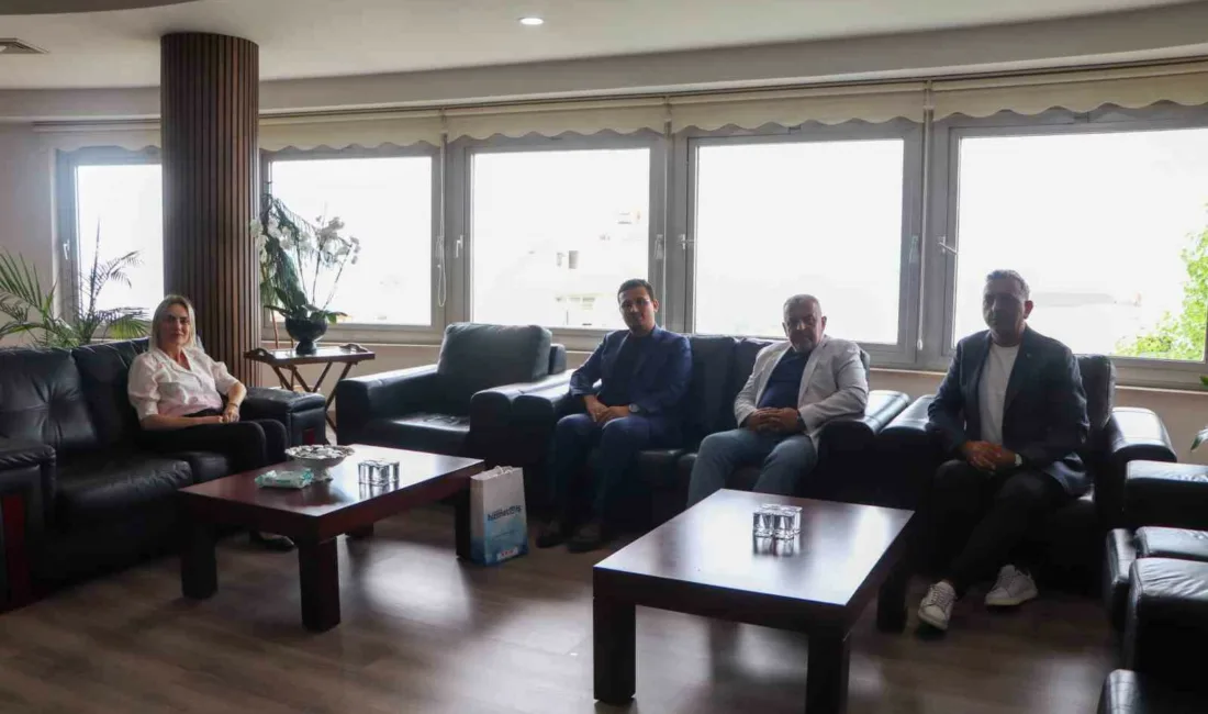 HAK-İŞ Konfederasyonu Hizmet-İş Sendikası yöneticileri, Akçakoca Belediye Başkanı Alev Ünal