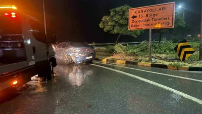 Zonguldak’ın Alaplı ilçesinde Orman Bölge Kavşağı’nda meydana gelen trafik kazasında