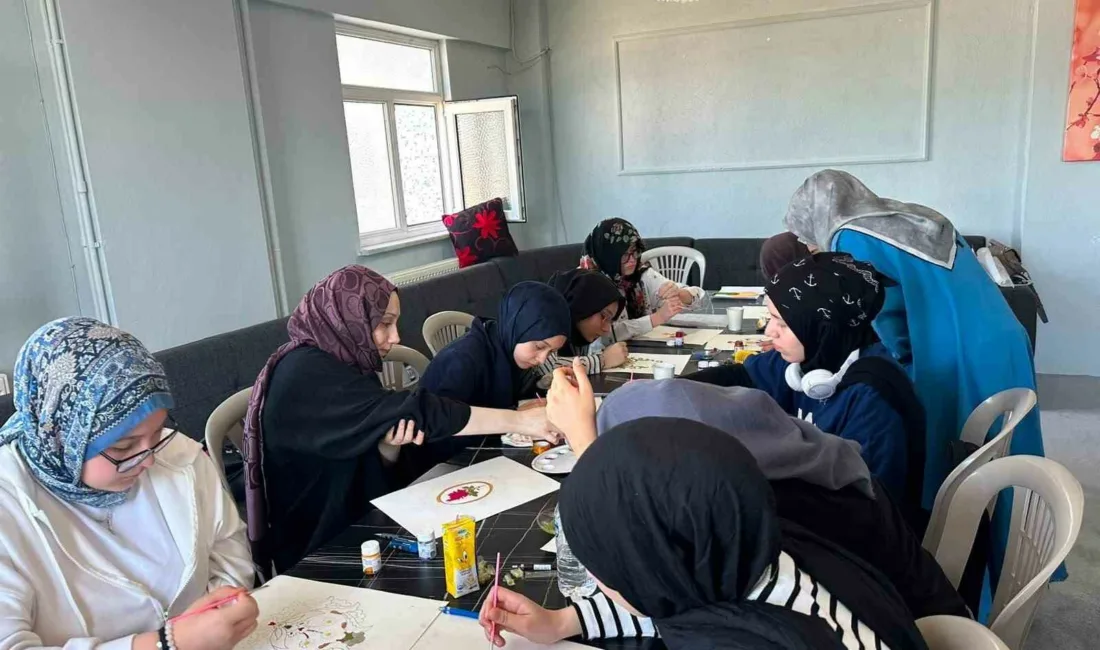 Zonguldak’ın Alaplı ilçesinde düzenlenen Yaz Kur’an Kursları, gençlere yönelik dini