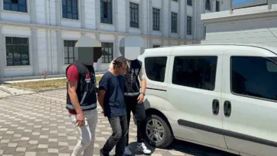 Kocaeli’nin Körfez ilçesinde kendisini aldattığını öne sürdüğü boşanma aşamasındaki eşini