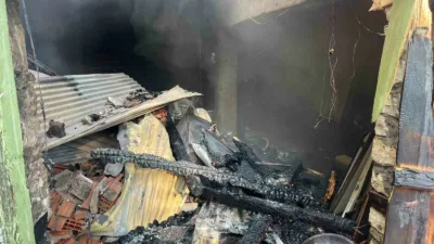 Karabük’ün Ovacık ilçesinde alevlere teslim olan müstakil ev tamamen yanarak