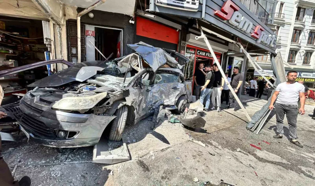 Ankara’da sürücüsünün direksiyon hakimiyetini kaybettiği EGO otobüsü, caddedeki bir iş