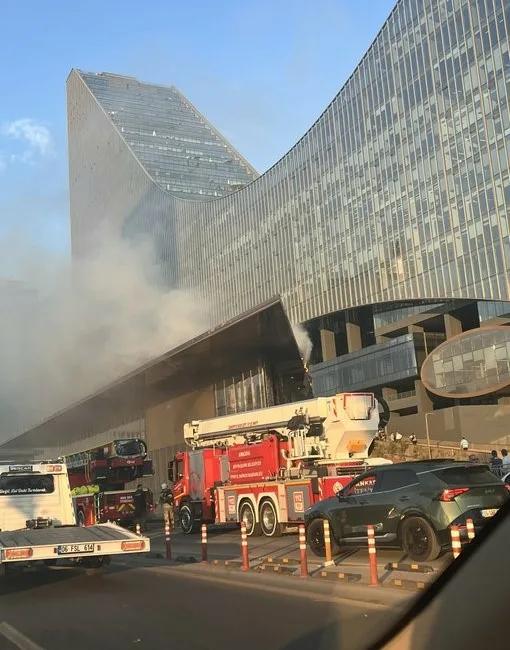 Ankara’nın Çankaya ilçesinde bulunan bir satış ofisinde çıkan yangın, itfaiye