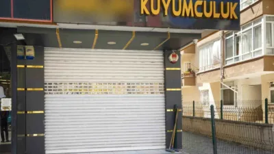 Ankara’nın Etimesgut ilçesinde silahla girdiği kuyumcuyu soyan şahıs, kısa sürede