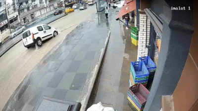 Ankara’nın Mamak ilçesinde sabah saatlerinde etkili olan sağanak yağış sonucu